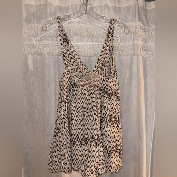 Urban Outfitters Black and White Zigzag Tank Top - Picture 2 of 2